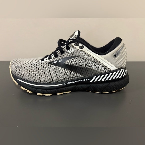 Brooks Womens Adrenaline GTS 22 Gray and Black Running Shoes, Size:8 - Picture 11 of 14
